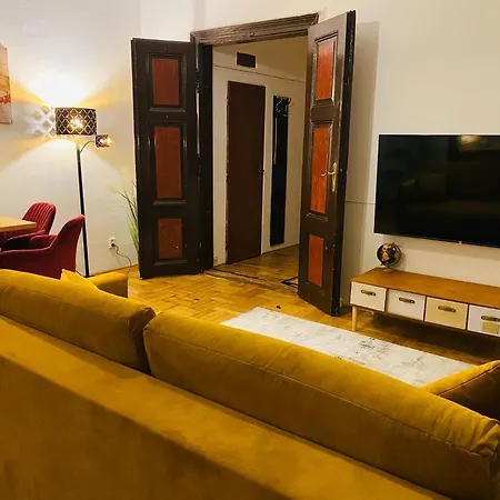 Plne Vybaveny Apartman U Velkeho Namesti 3, Wi-Fi, Netflix, Vana Hradec Kralove Exterior photo