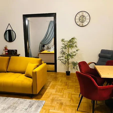 Plne Vybaveny Apartman U Velkeho Namesti 3, Wi-Fi, Netflix, Vana Hradec Kralove Exterior photo