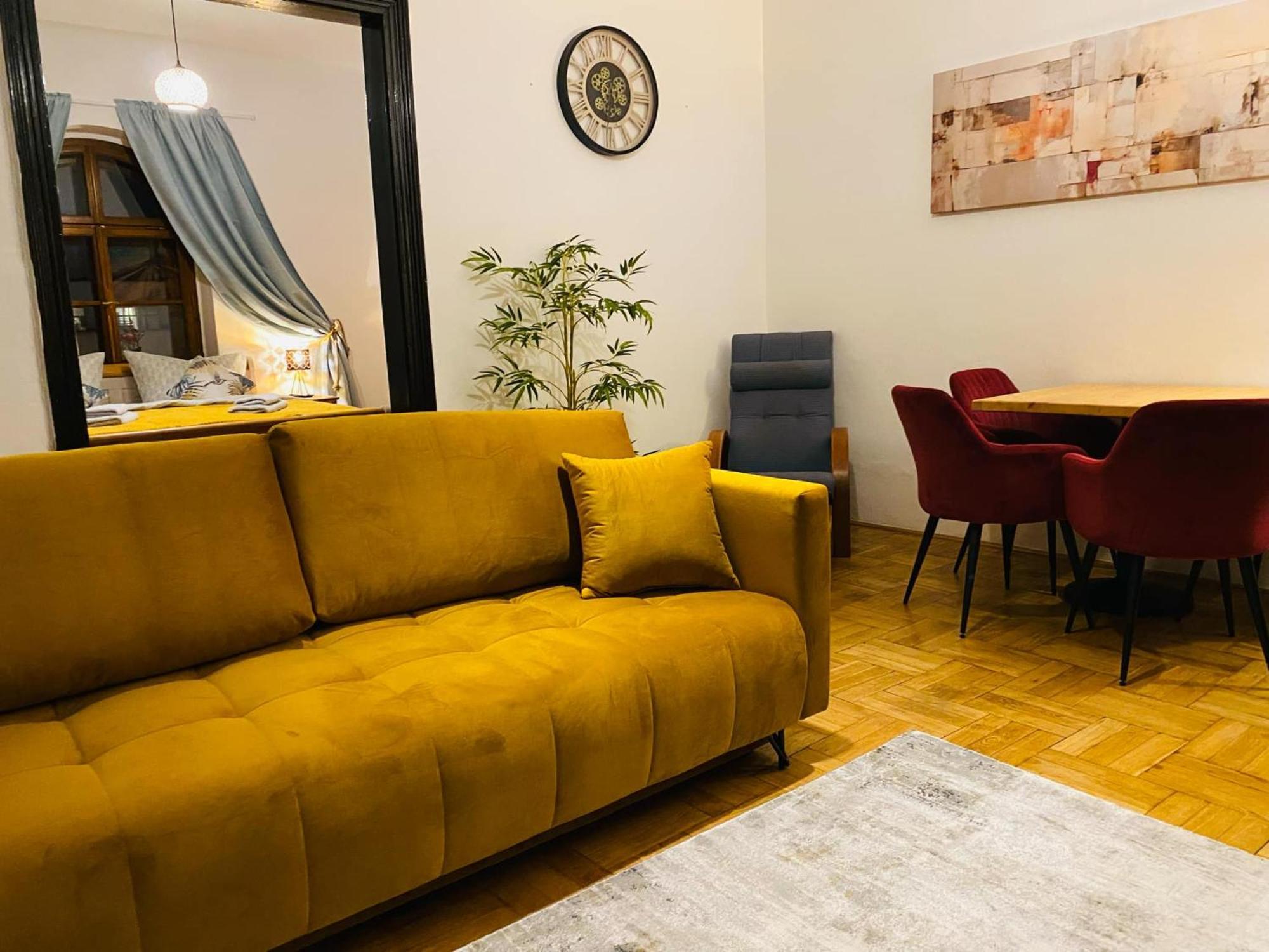 Plne Vybaveny U Velkeho Namesti 3, Wi-fi, Netflix, Vana Hradec Kralove